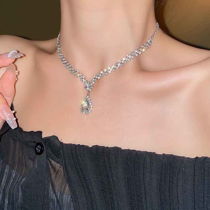 Inlaid Rhinestone Water Drop Necklace for Women Exaggerated Fashion Necklace Luxury High-end